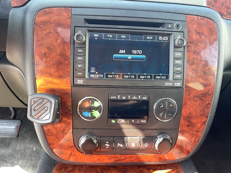 #6288-•-2008-chevy-suburban-(has-wi-title)-image-16