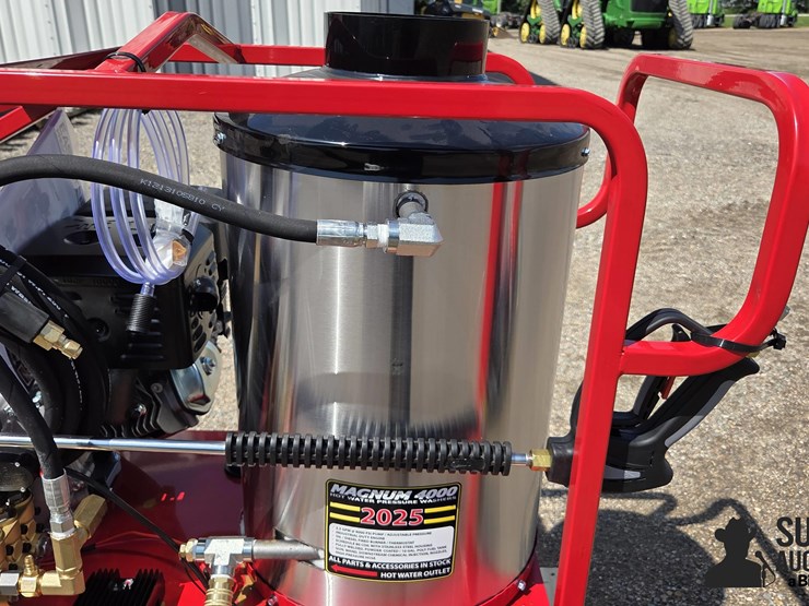 2025-magnum-4000-series-hot-water-pressure-washer-image-10
