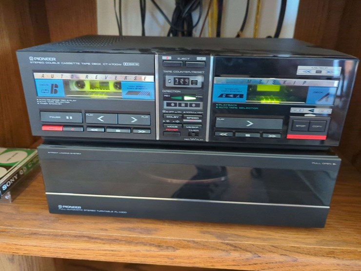 vintage-pioneer-complete-audio-system-lot---receiver/turntable/cd/tape/tuner-and-speakers-with-cabinet-image-7