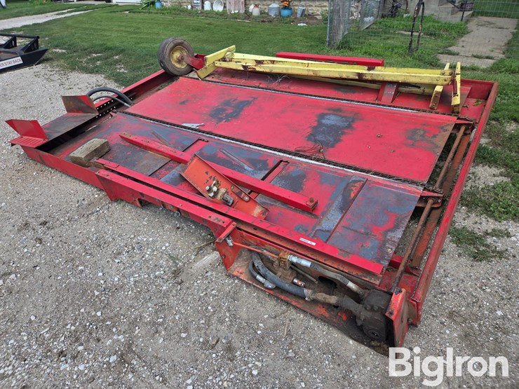 farmhand-1001-small-square-bale-accumulator-image-1