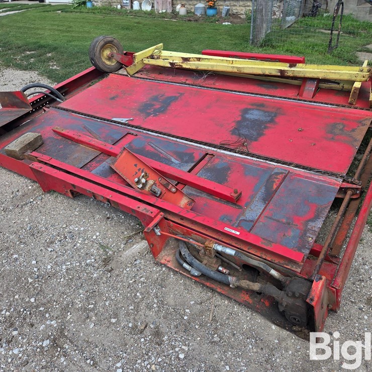 Farmhand 1001 Small Square Bale Accumulator