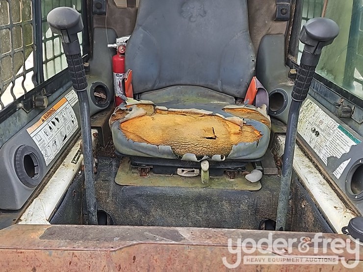 2007-bobcat-t300-image-36