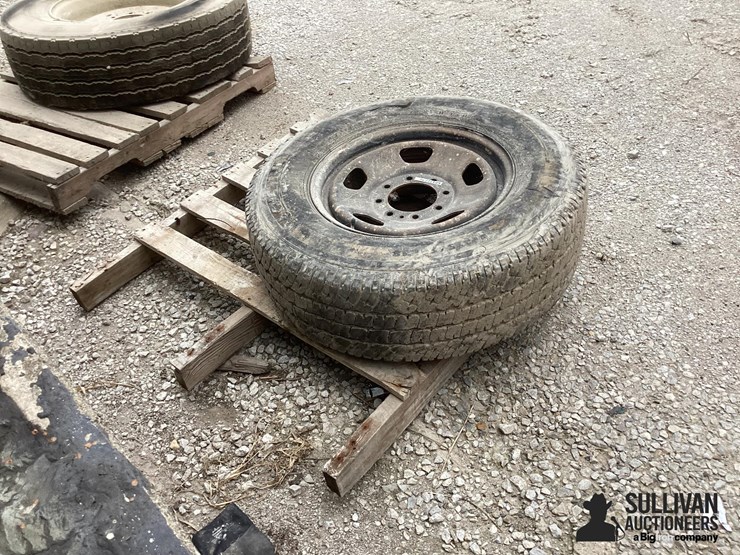275/70r18-tire-&-rim-image-3