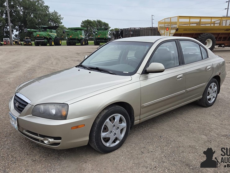2005-hyundai-elantra-4-door-sedan-image-1