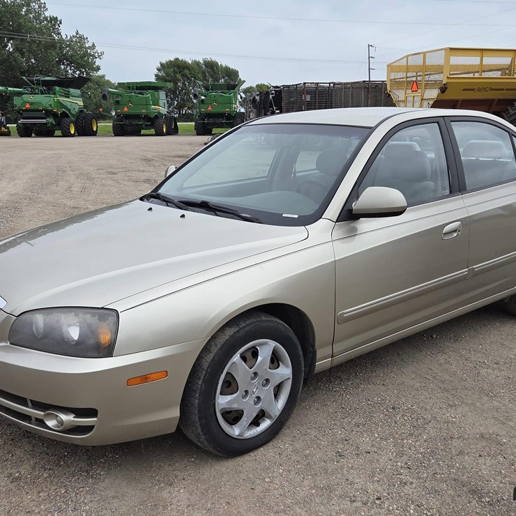 2005 Hyundai Elantra 4-Door Sedan