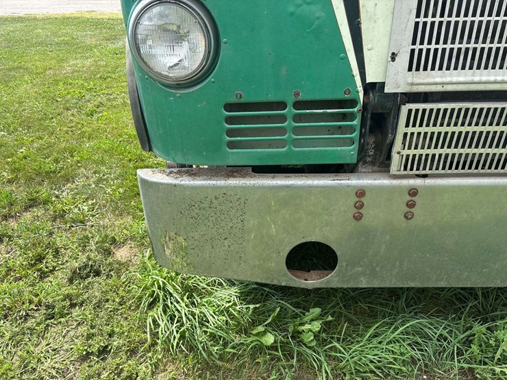 white-freightliner-cabover-semi-image-44