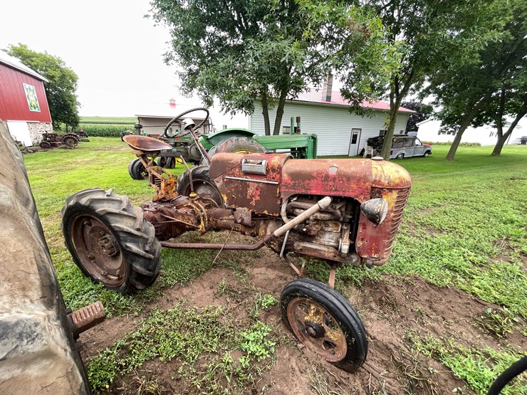 #6678-•-case-parts-tractor-image-1