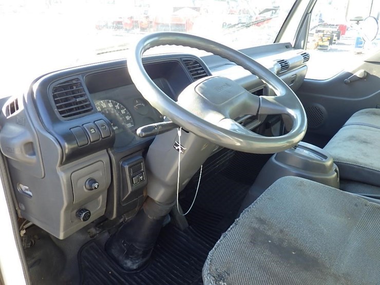 2000-isuzu-npr-image-19