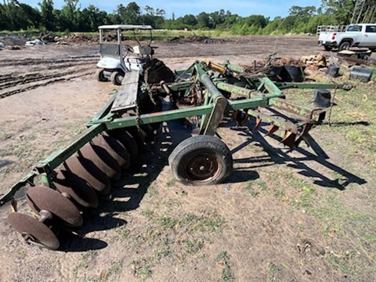 john-deere-10-image-2