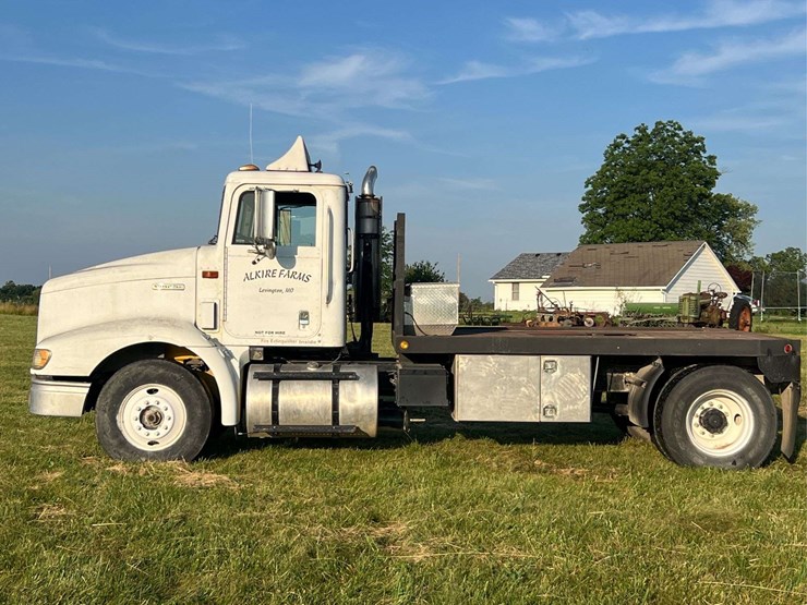 international-semi-with-flatbed-image-2