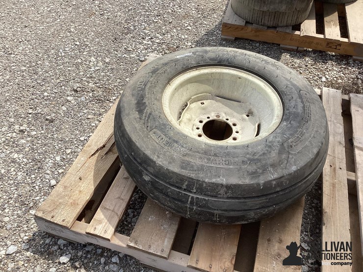 11l-15-tire-&-rim-image-6