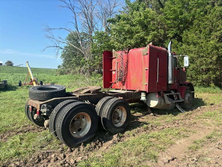 freightliner-semi-with-cummins-engine-image-6
