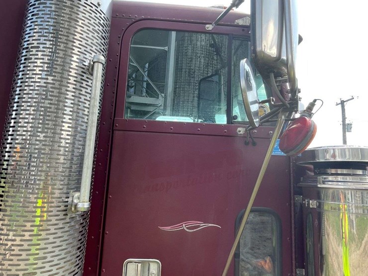 freightliner-semi-image-27