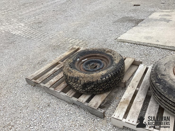 235/75r15-tire-&-rim-image-12