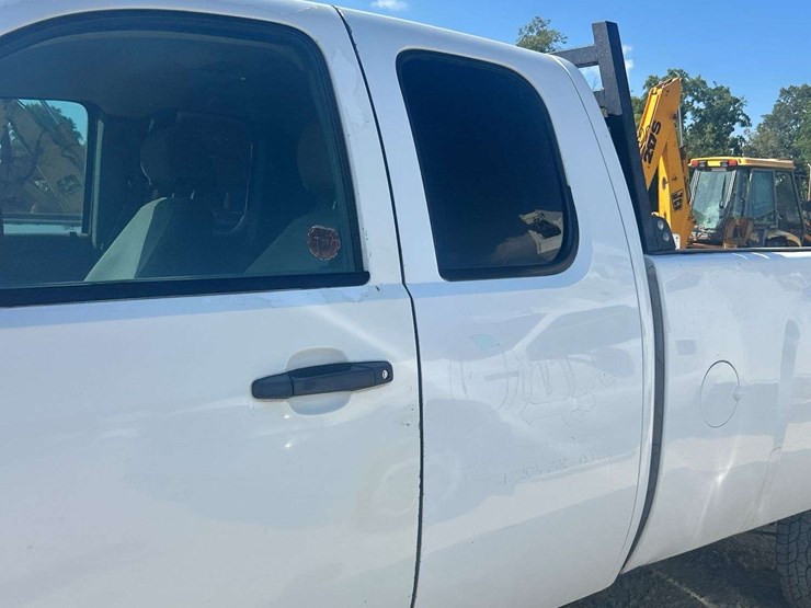 2011-chevy-2500-ext-cab-4x4-pickup-image-12