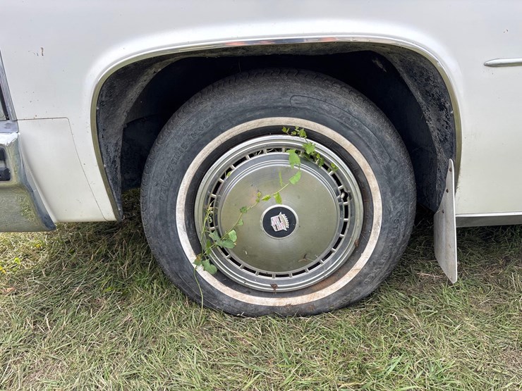 cadillac-deville-sedan-image-20