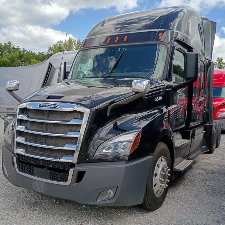2018 FREIGHTLINER CASCADIA 126