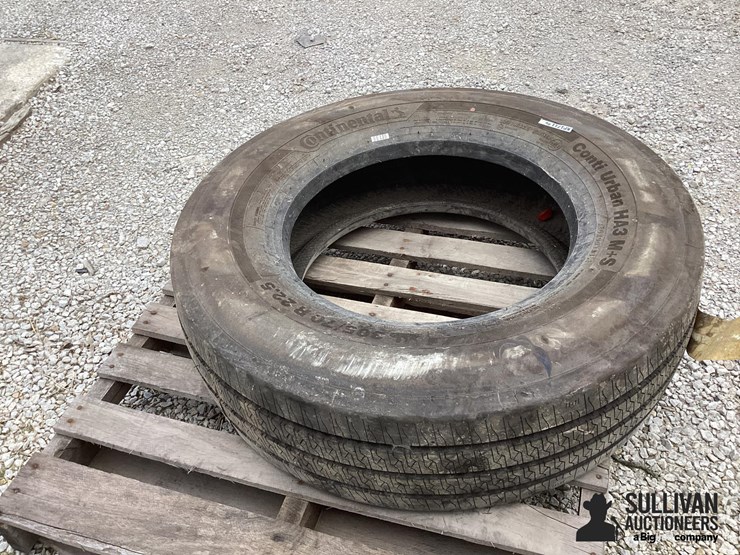 305/70r22.5-tire-image-7