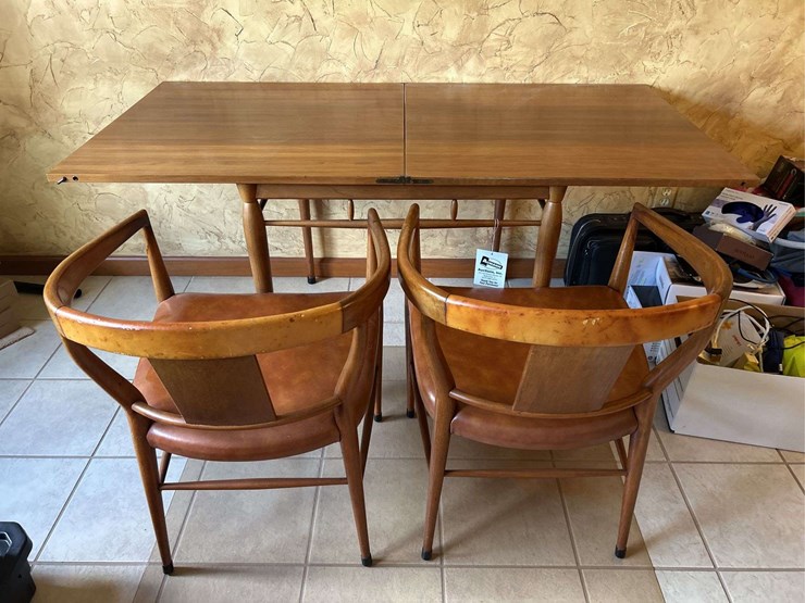 hendriden-heritage-table-and-two-chairs-image-1