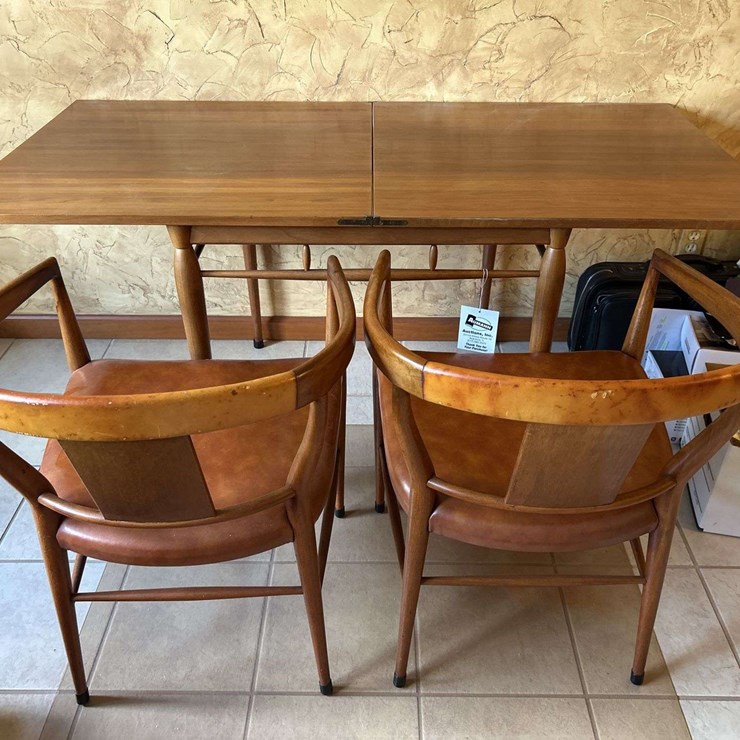 Hendriden Heritage Table and Two Chairs