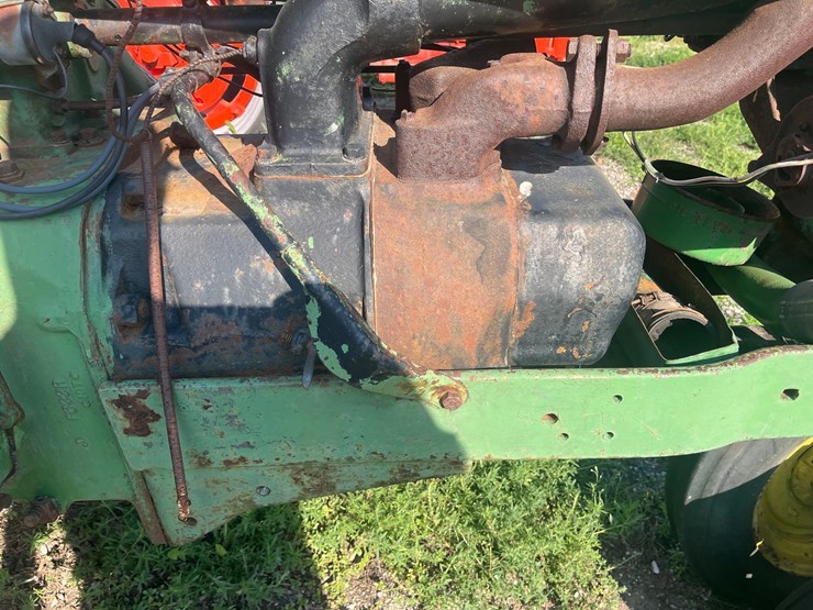 antique-john-deere-tractor-image-10