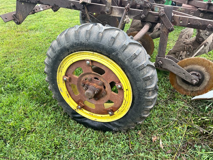 #7465-•-john-deere-3-bottom-plow-image-4