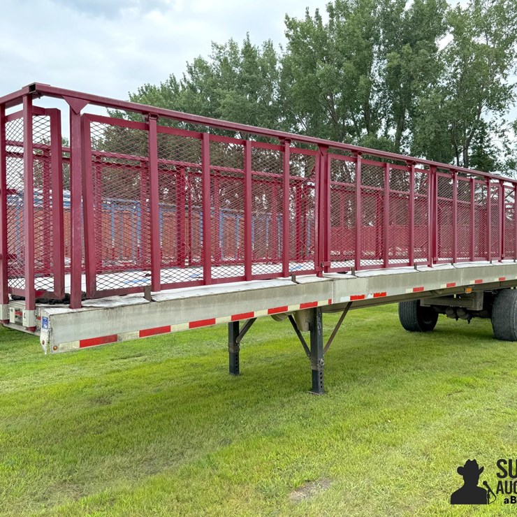 1987 East T/A Spread Axle Side Dump Sugar Beet Trailer