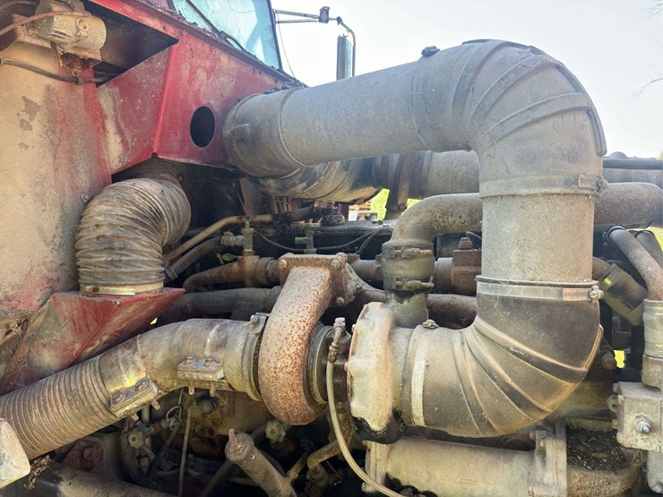 freightliner-semi-with-cummins-engine-image-85