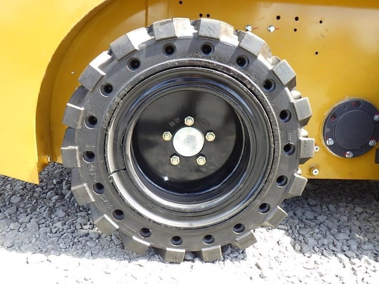 2025-cfg-krw232-skid-steer-loader-image-10