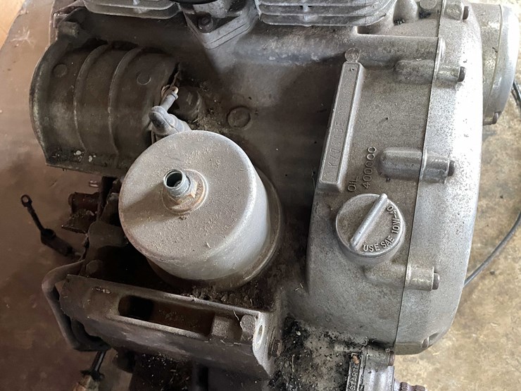 #2114-•-kawasaki-motorcycle-engine-(cw)-image-4