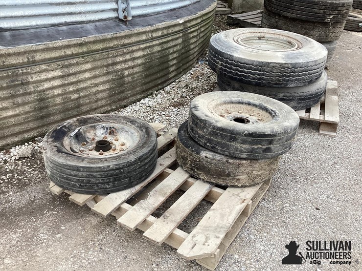 2775x375-14.5-tires-&-rims-image-4