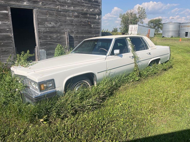 cadillac-deville-sedan-image-1