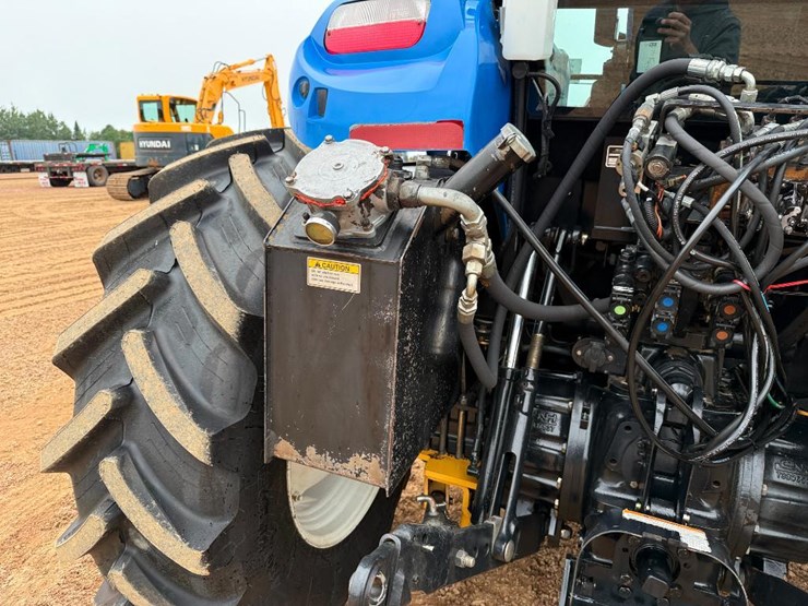 2016-new-holland-ts6.110-image-38