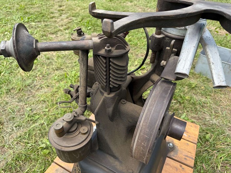 standard-gas-engine-cream-separator-image-8