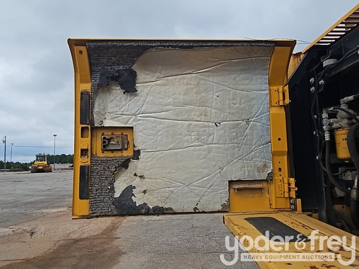 2011-deere-250g-lc-image-39