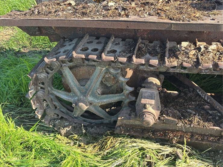 caterpillar-fifteen-crawler-image-13