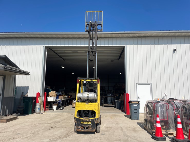 #6277-•-2011-hyster-40-lp-forklift-image-11