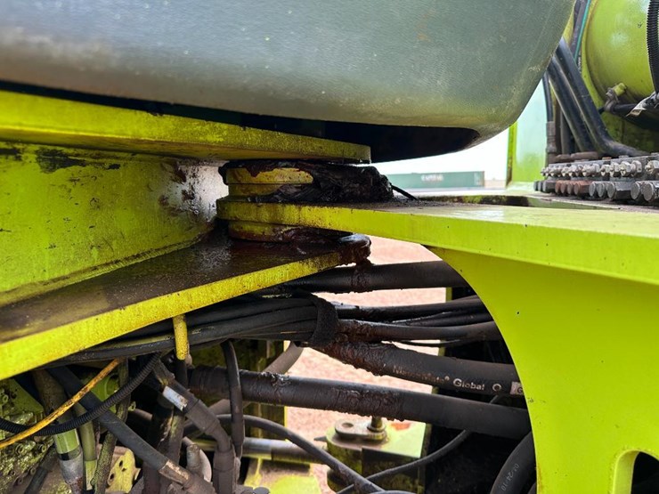2010-deere-644k-image-23