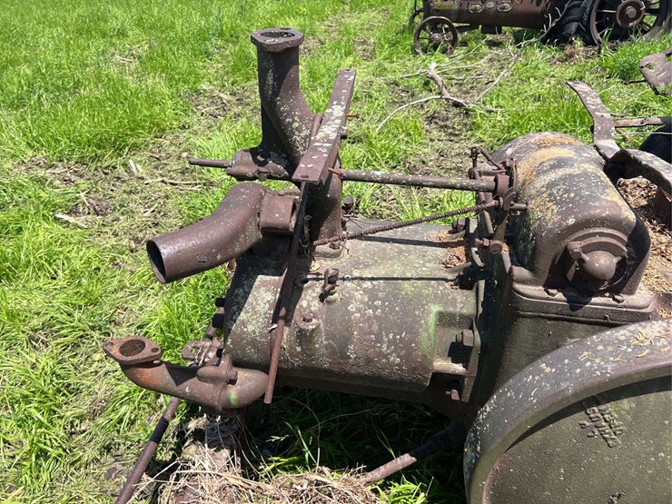 john-deere-unstyled-model-d-image-35