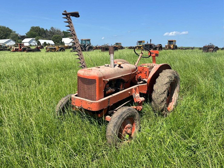 allis-chalmers-with-sickle-mower-image-1