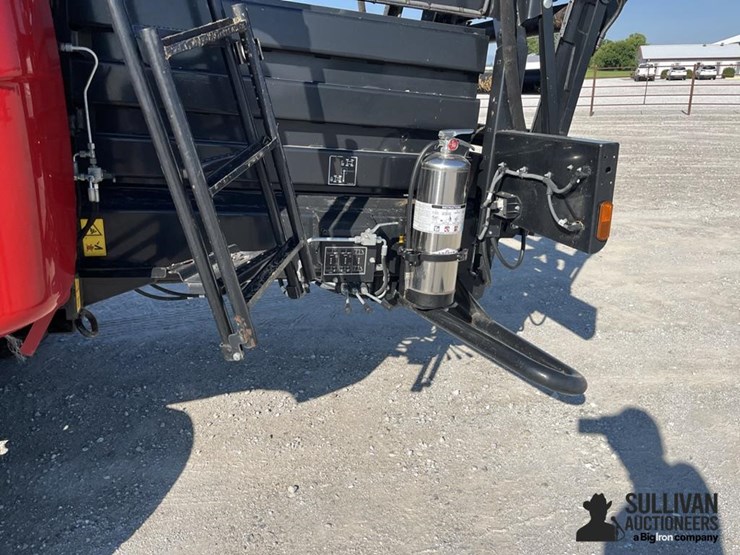 2019-new-holland-311-image-10