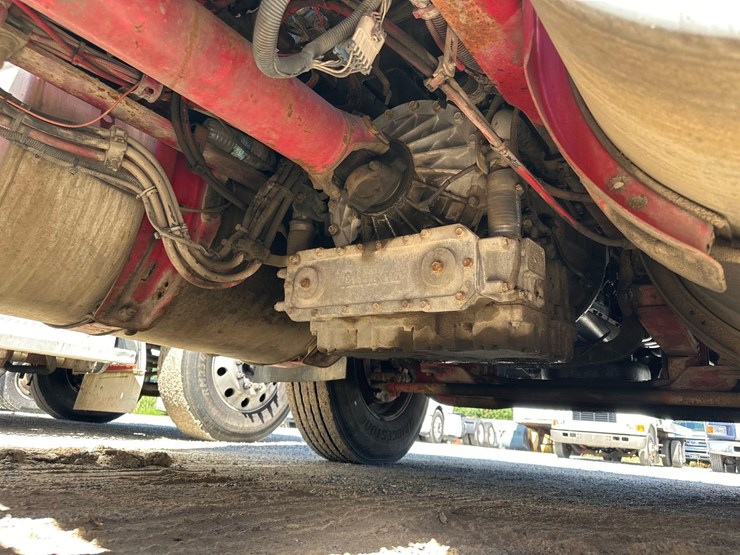2002-volvo-tandem-axle-road-tractor-image-6