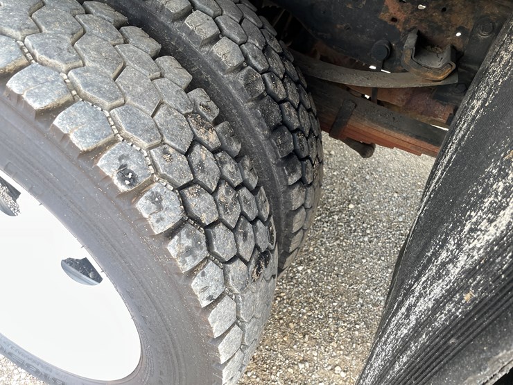2001-ford-f550-image-21