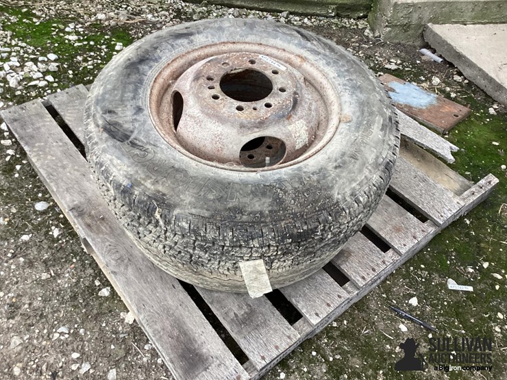 8.75r16.5-tires-&-rim-image-9