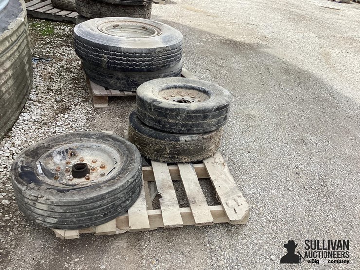 2775x375-14.5-tires-&-rims-image-8