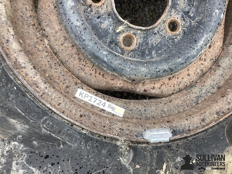 235/75r15-tire-&-rim-image-16