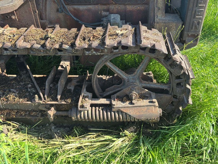 caterpillar-fifteen-crawler-image-11