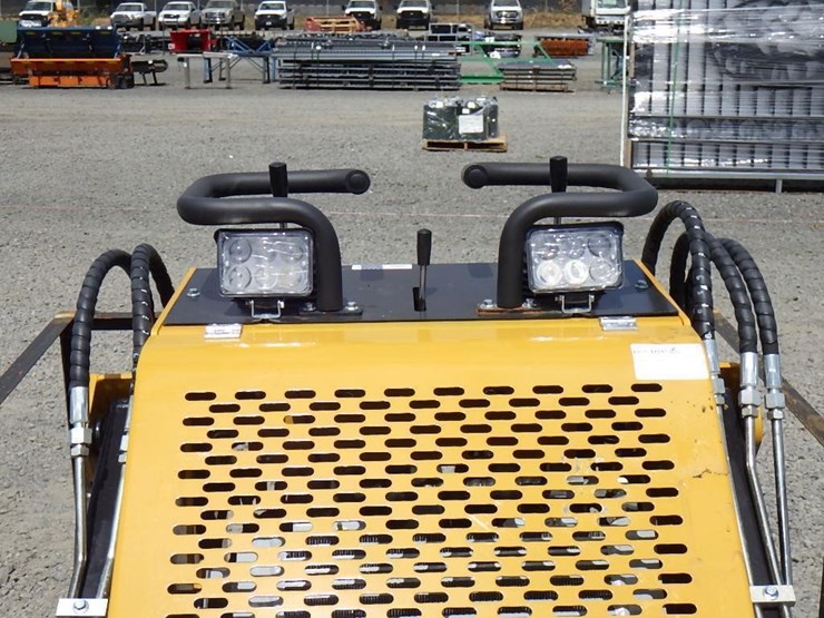 2025-agt-mx-mrt14-skid-steer-tracked-loader-image-11