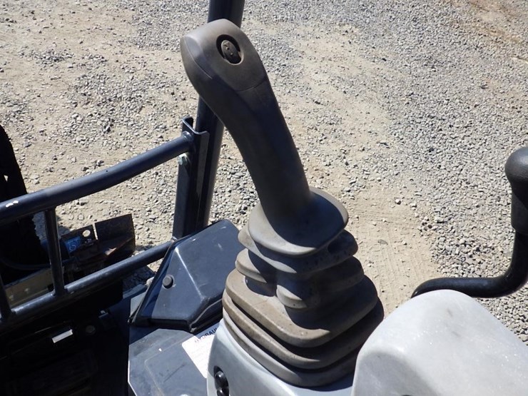2019-deere-17g-image-22