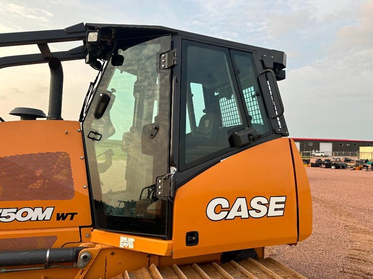 2020-case-750m-image-15